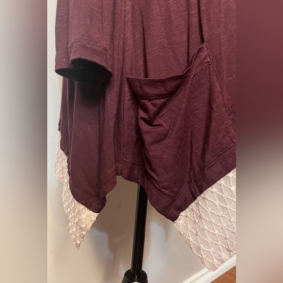 LOGO by Lori Goldstein Long Sleeved Tunic W/ Pockets and Asymmetrical Hemlines! - Picture 5 of 9